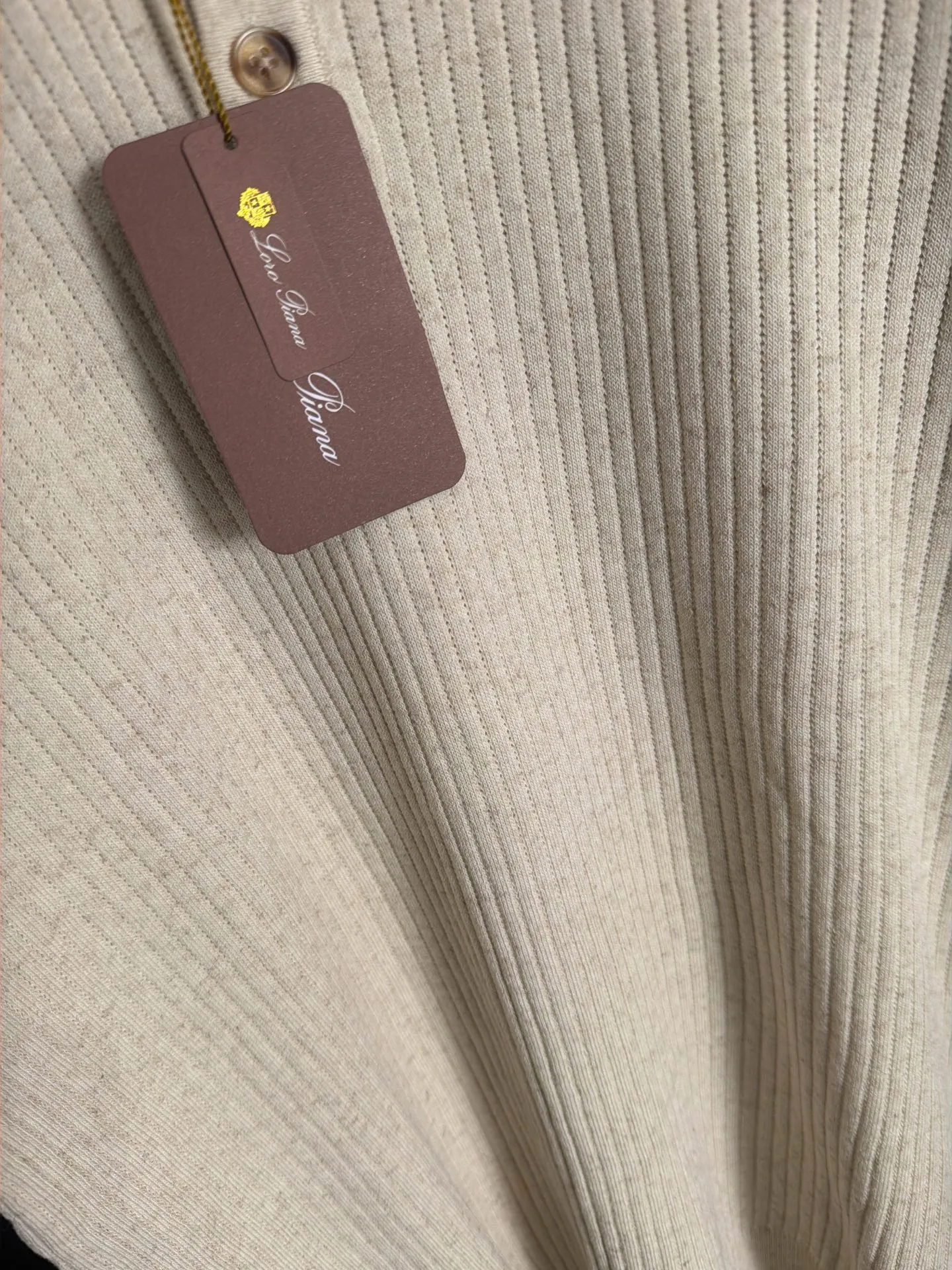 Next day shipment LP high quality Loro Piana 26ss New Arrival men's short-sleeved T-shirt Made of combed cotton yarn knitted cotton fabric, no pressure when entering and exiting the counter Exclusive control of raw materials It feels substantial when weighed, and the upper body is more textured than ordinary T-shirts. This texture can cope with the weather easily and is suitable for both hot and cold! Loose fit design, looks noble. The only correct version is available Size: M to XXXL
